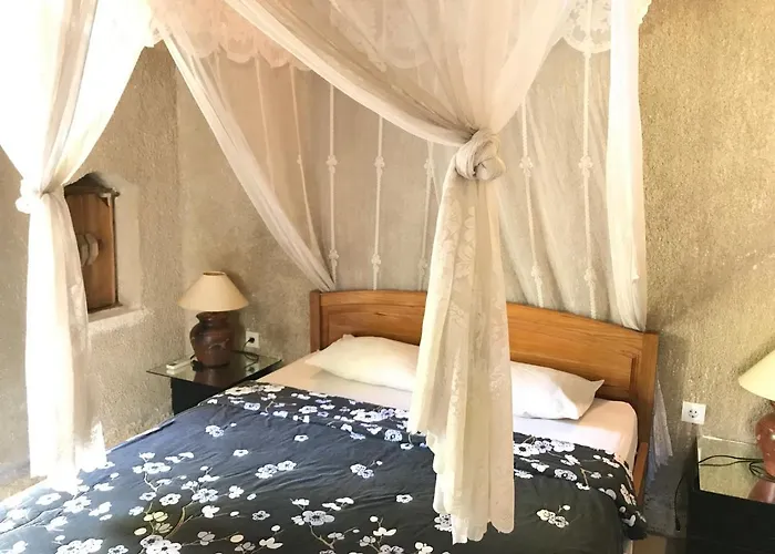 Maison d'hôtes Satria 2*